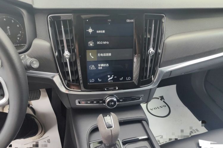 Used Volvo V90 2017 Cross Country T5 AWD Smart Range Edition Audio And AC Panel