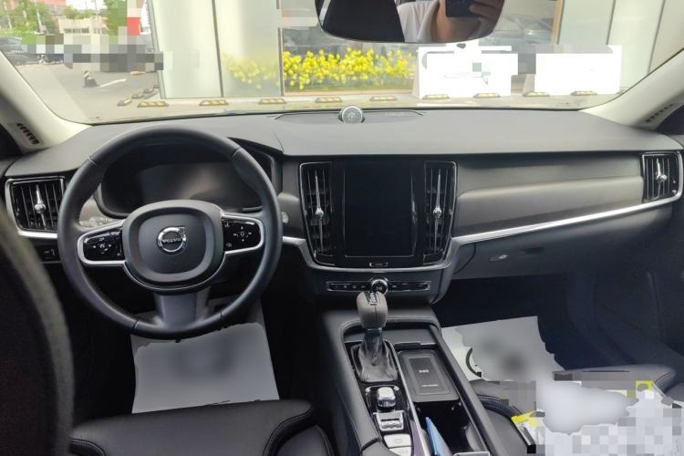 Used Volvo V90 2017 Cross Country T5 AWD Smart Range Edition Center Console