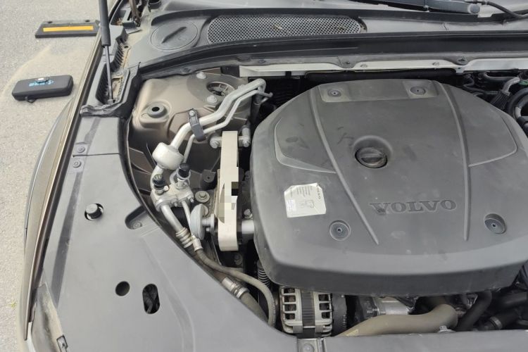 Used Volvo V90 2017 Cross Country T5 AWD Smart Range Edition Engine Bay Right