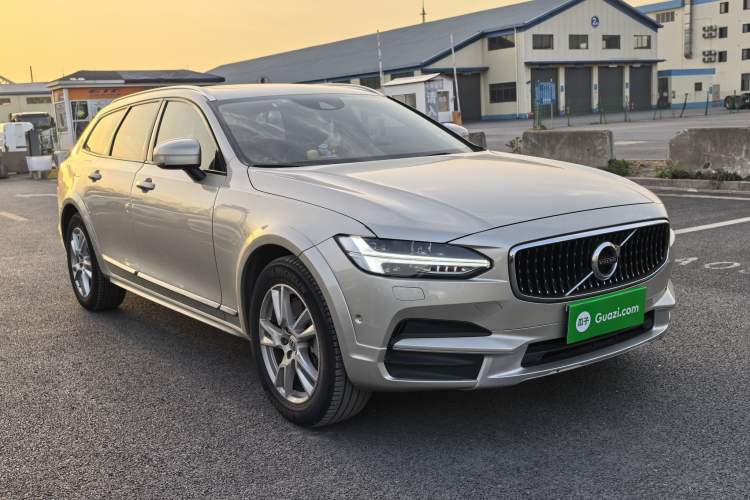 Used Volvo V90 2017 Cross Country T5 AWD Smart Range Edition Exterior 2