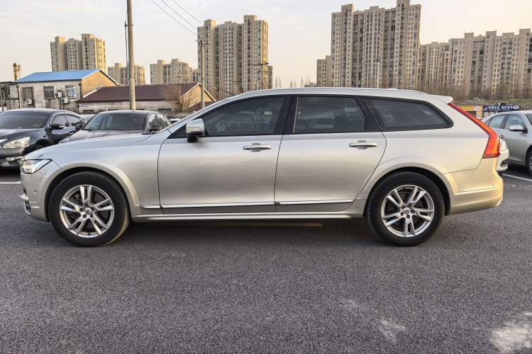 Used Volvo V90 2017 Cross Country T5 AWD Smart Range Edition Exterior 3