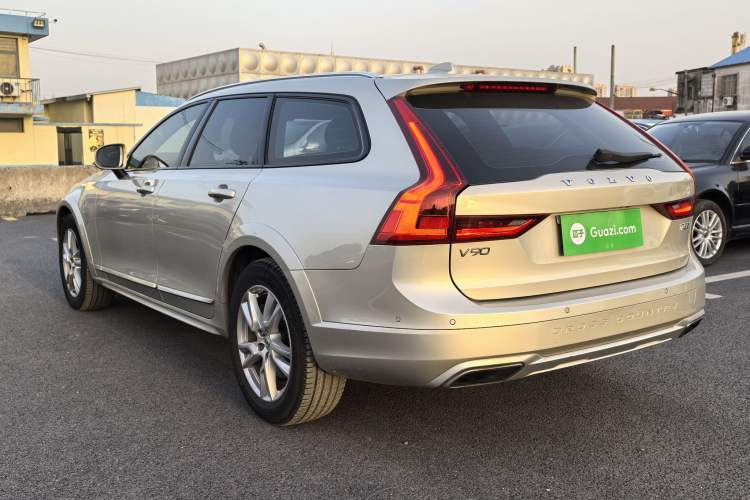 Used Volvo V90 2017 Cross Country T5 AWD Smart Range Edition Exterior 5