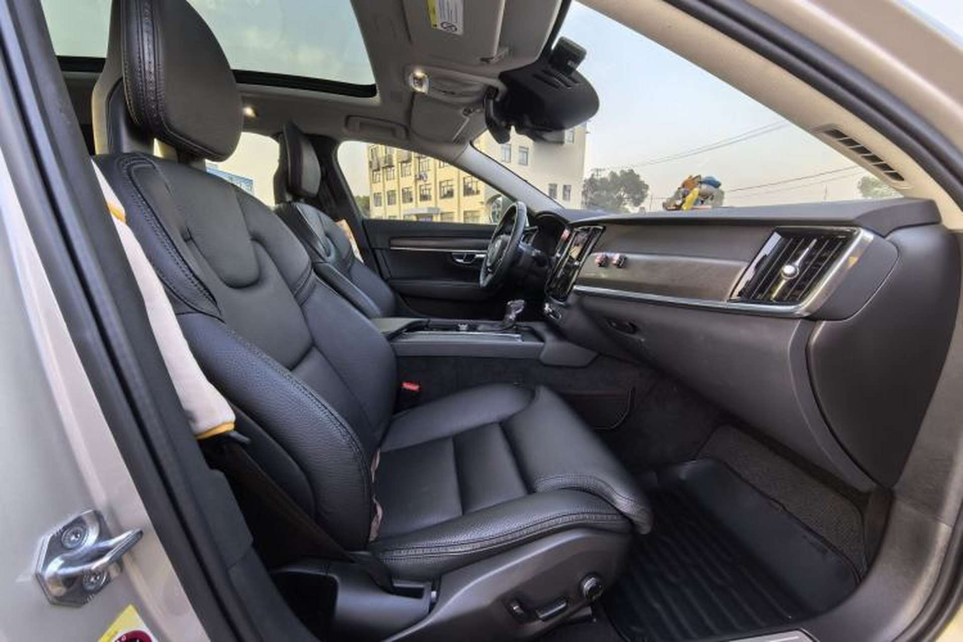 Used Volvo V90 2017 Cross Country T5 AWD Smart Range Edition Interior 1