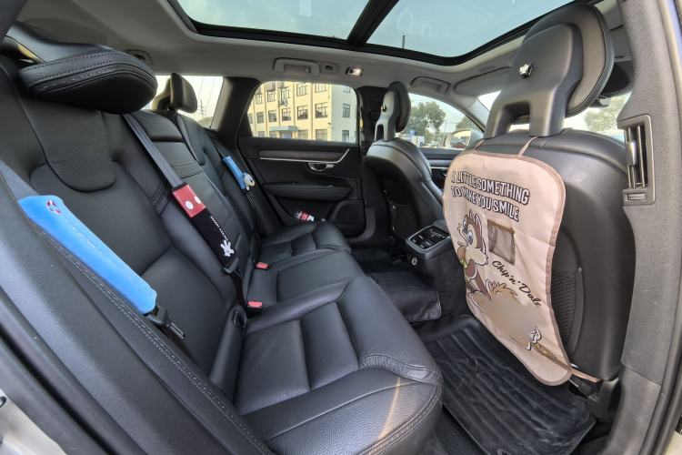 Used Volvo V90 2017 Cross Country T5 AWD Smart Range Edition Interior 2