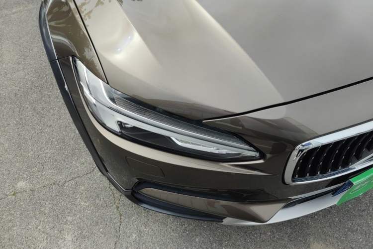 Used Volvo V90 2017 Cross Country T5 AWD Smart Range Edition Right Front Headlight