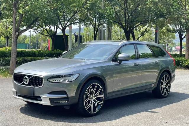 Used Volvo V90 2017 Cross Country T5 AWD Prestige Edition