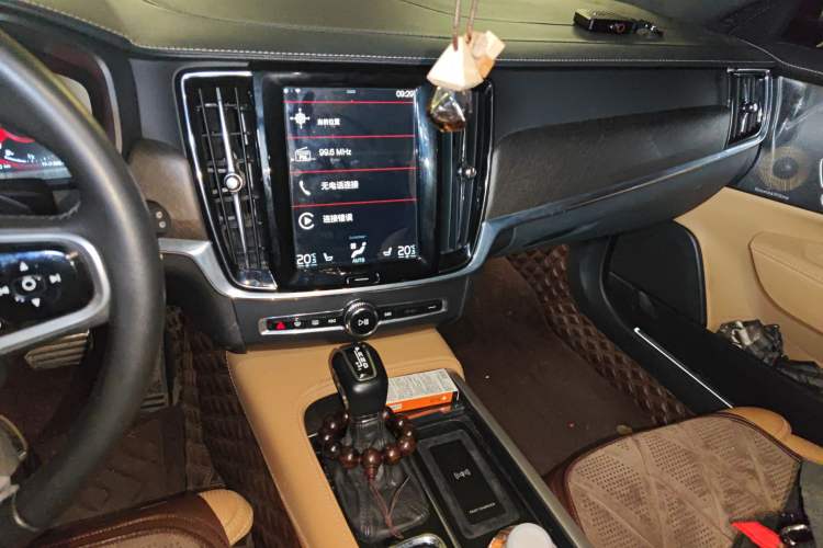Used Volvo V90 2017 Cross Country T5 AWD Prestige Edition Audio And AC Panel