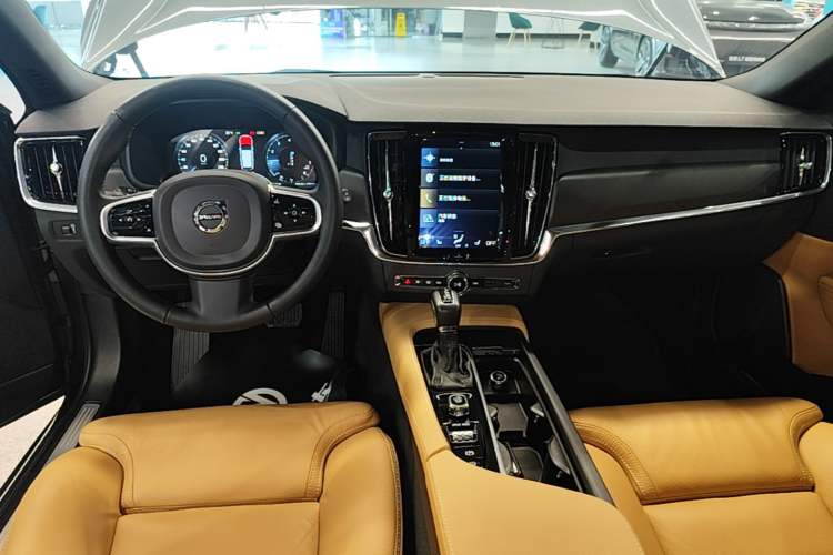 Used Volvo V90 2017 Cross Country T5 AWD Smart Range Edition Audio And AC Panel