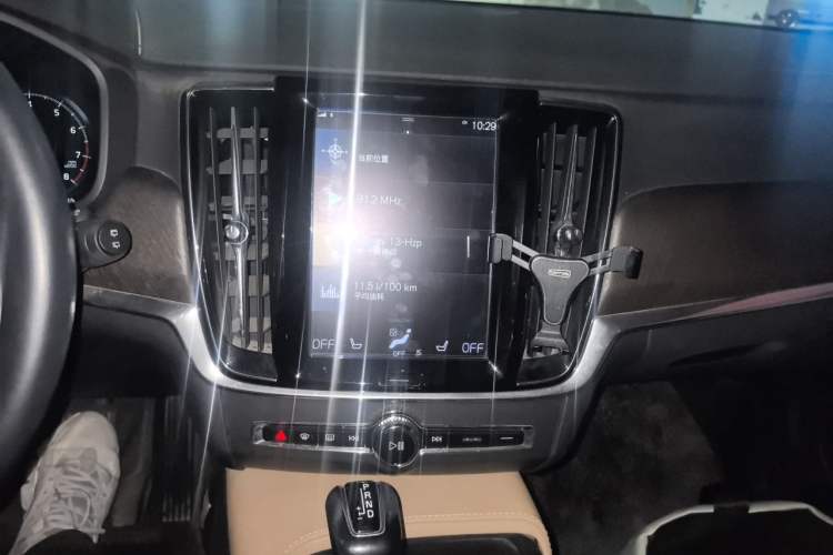 Used Volvo V90 2017 Cross Country T5 AWD Smart Range Edition Audio And AC Panel