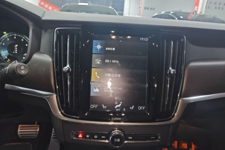 Used Volvo V90 2017 Cross Country T5 AWD Smart Range Edition Audio And AC Panel
