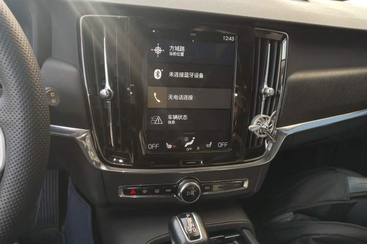 Used Volvo V90 2017 Cross Country T5 AWD Smart Range Edition Audio And AC Panel