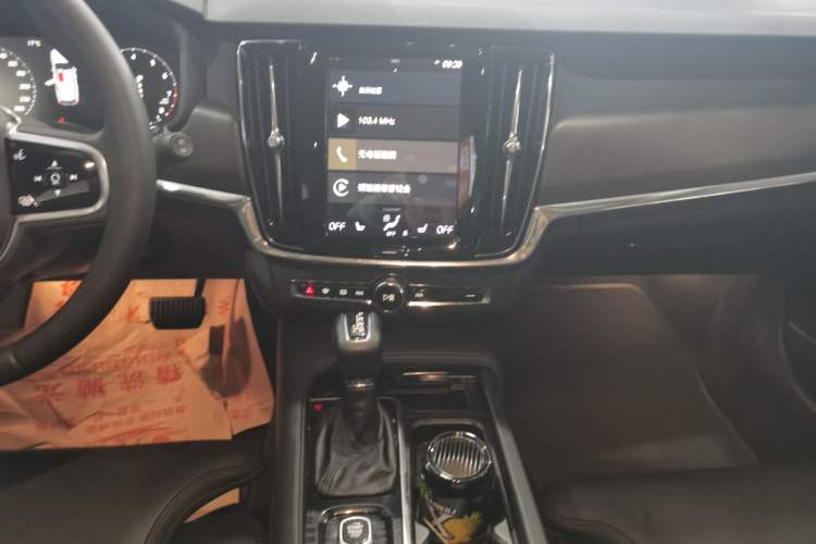 Used Volvo V90 2017 Cross Country T5 AWD Smart Range Edition Audio And AC Panel