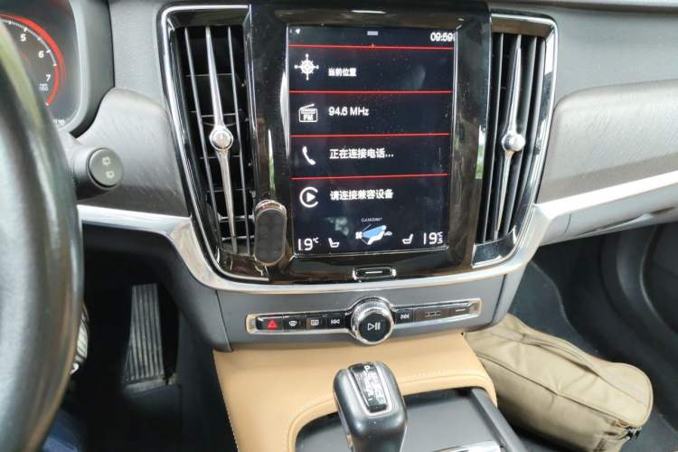 Used Volvo V90 2017 Cross Country T5 AWD Smart Range Edition Audio And AC Panel