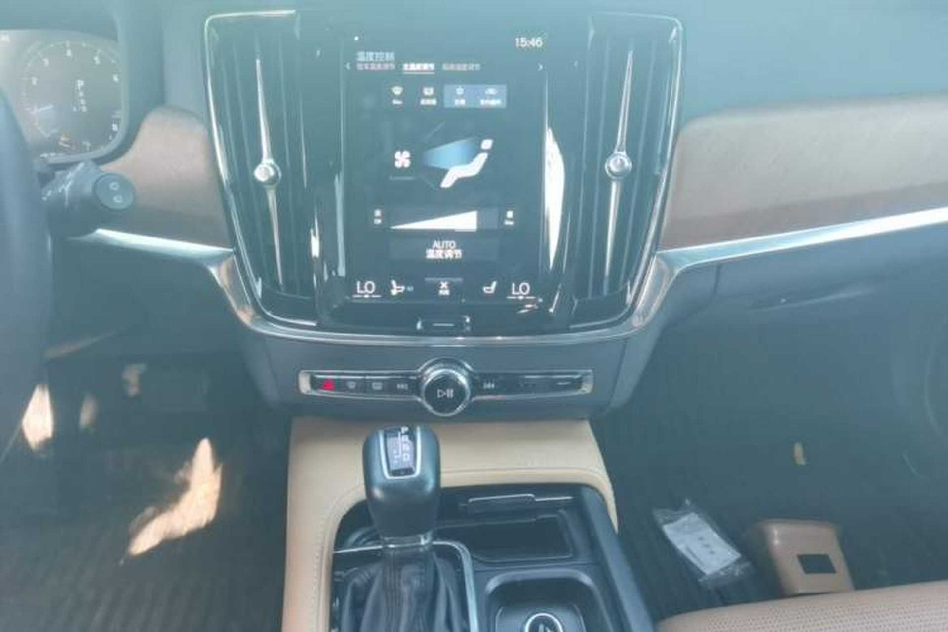 Used Volvo V90 2017 Cross Country T5 AWD Prestige Edition Audio And AC Panel