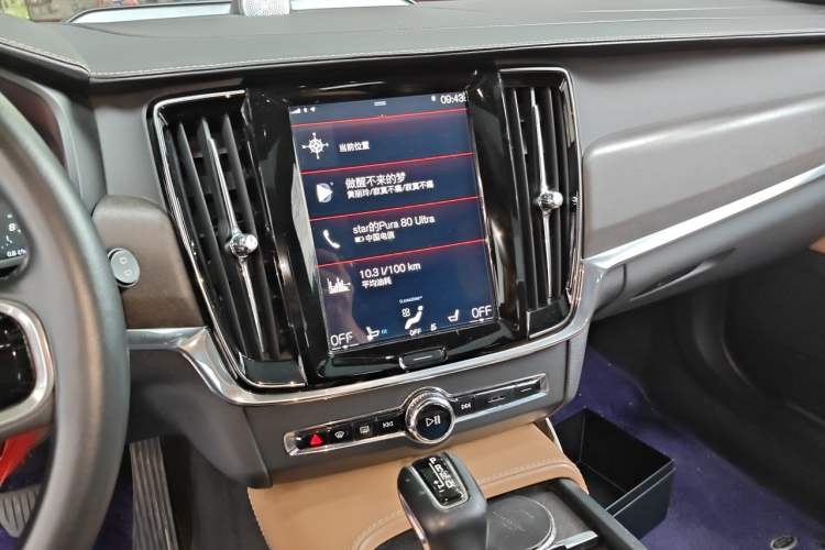 Used Volvo V90 2017 Cross Country T5 AWD Prestige Edition Audio And AC Panel