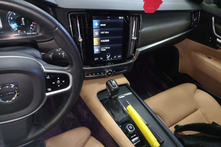 Used Volvo V90 2017 Cross Country T5 AWD Smart Range Edition Audio And AC Panel