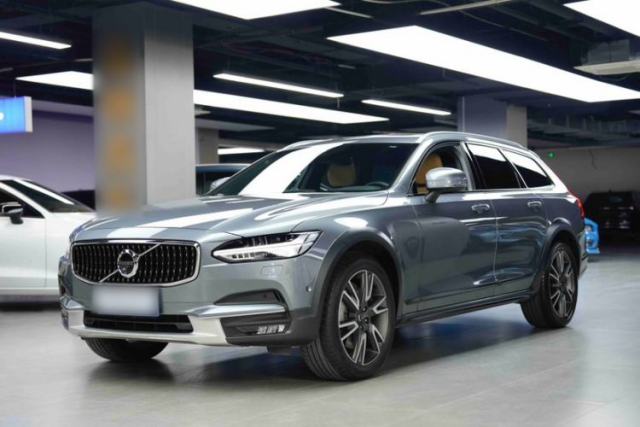 Used Volvo V90 2017 Cross Country T5 AWD Prestige Edition