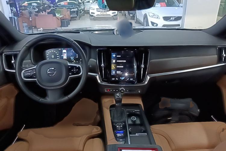 Used Volvo V90 2017 Cross Country T5 AWD Prestige Edition Center Console