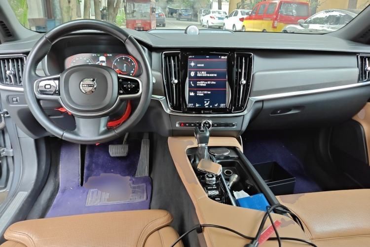 Used Volvo V90 2017 Cross Country T5 AWD Prestige Edition Center Console