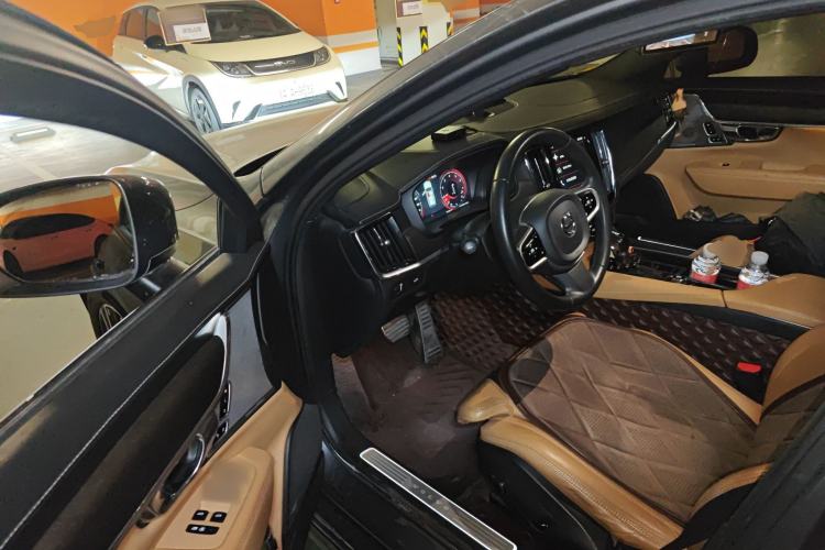 Used Volvo V90 2017 Cross Country T5 AWD Prestige Edition Driver Seat