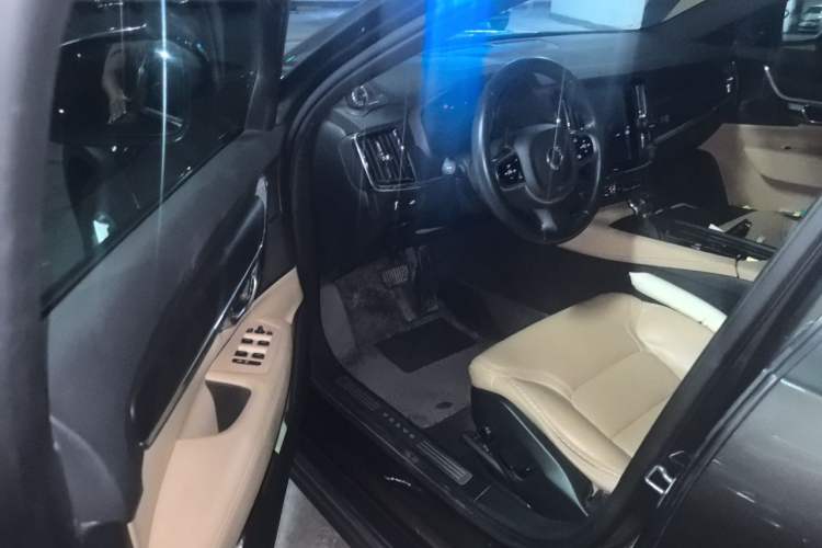 Used Volvo V90 2017 Cross Country T5 AWD Smart Range Edition Driver Seat