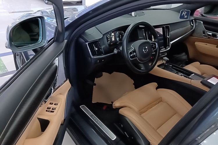 Used Volvo V90 2017 Cross Country T5 AWD Prestige Edition Driver Seat