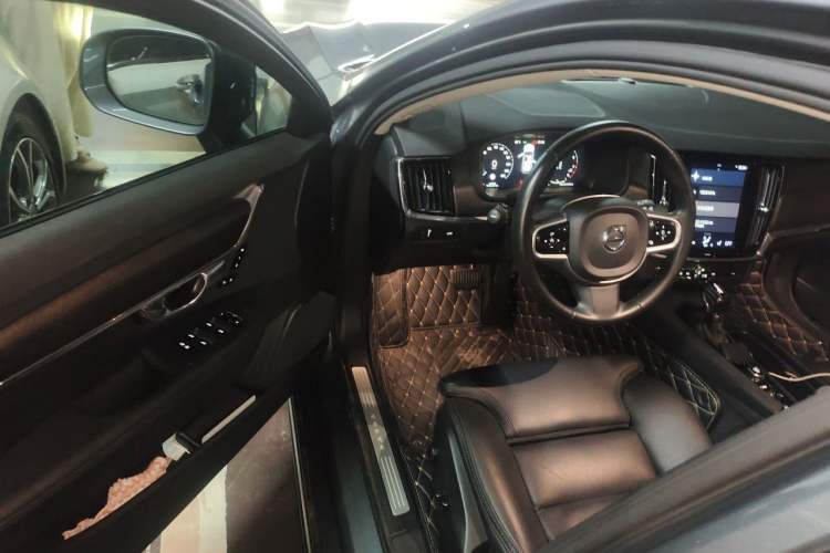 Used Volvo V90 2017 Cross Country T5 AWD Smart Range Edition Driver Seat