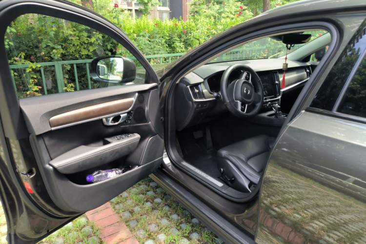 Used Volvo V90 2017 Cross Country T5 AWD Smart Range Edition Driver Seat
