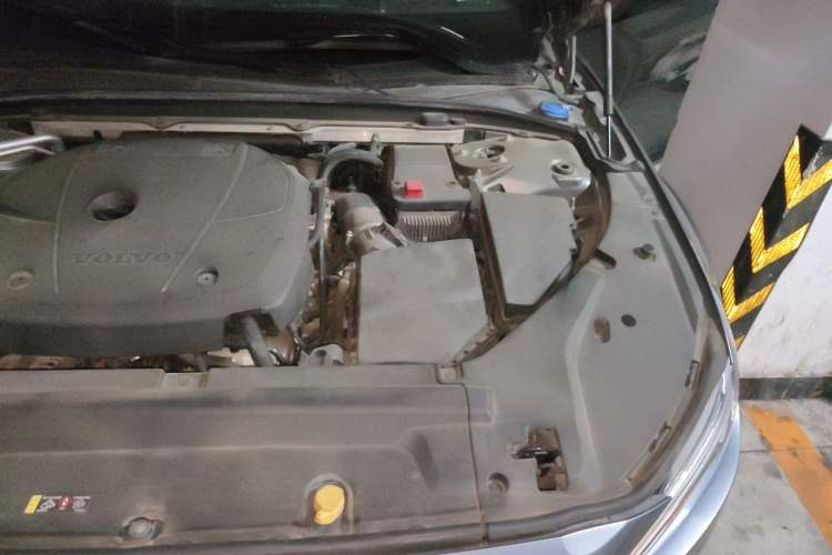 Used Volvo V90 2017 Cross Country T5 AWD Smart Range Edition Engine Bay Left