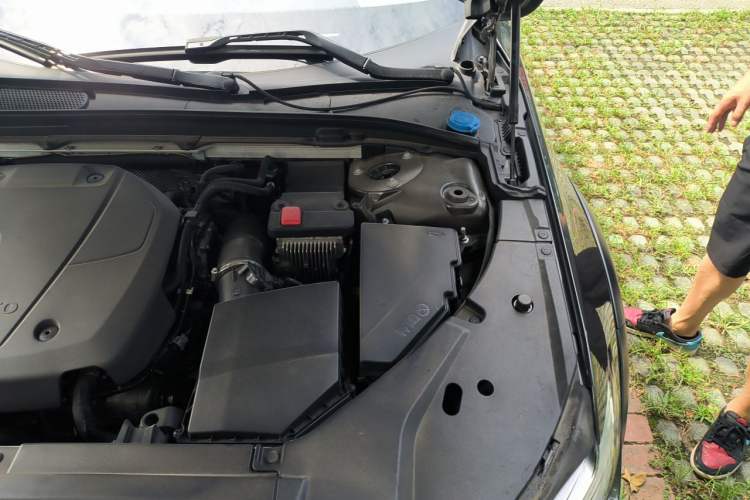 Used Volvo V90 2017 Cross Country T5 AWD Smart Range Edition Engine Bay Left
