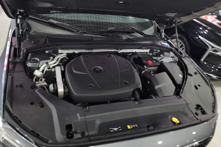 Used Volvo V90 2017 Cross Country T5 AWD Smart Range Edition Engine Bay