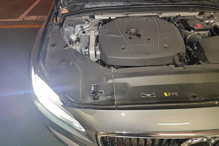 Used Volvo V90 2017 Cross Country T5 AWD Prestige Edition Engine Bay Right