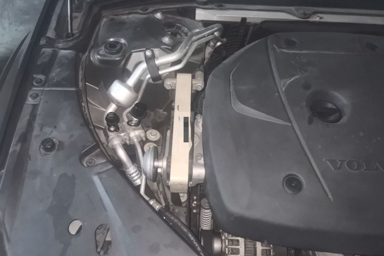 Used Volvo V90 2017 Cross Country T5 AWD Smart Range Edition Engine Bay Right