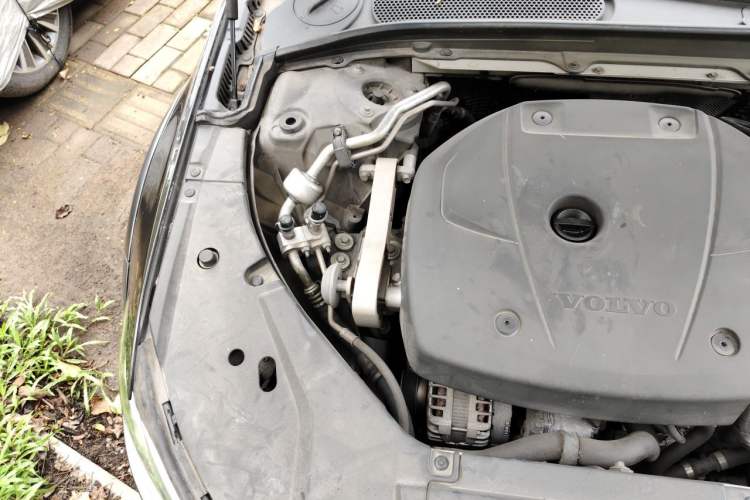 Used Volvo V90 2017 Cross Country T5 AWD Smart Range Edition Engine Bay Right