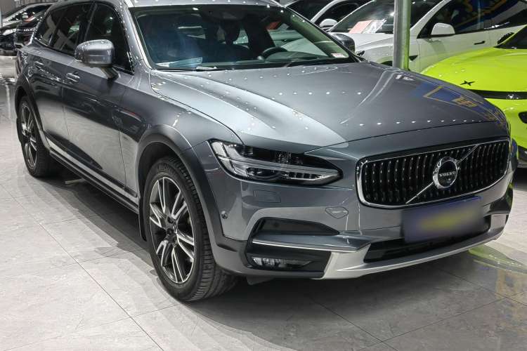 Used Volvo V90 2017 Cross Country T5 AWD Prestige Edition Exterior 1
