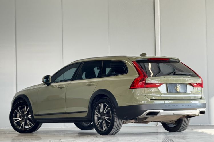 Used Volvo V90 2017 Cross Country T5 AWD Prestige Edition Exterior 1