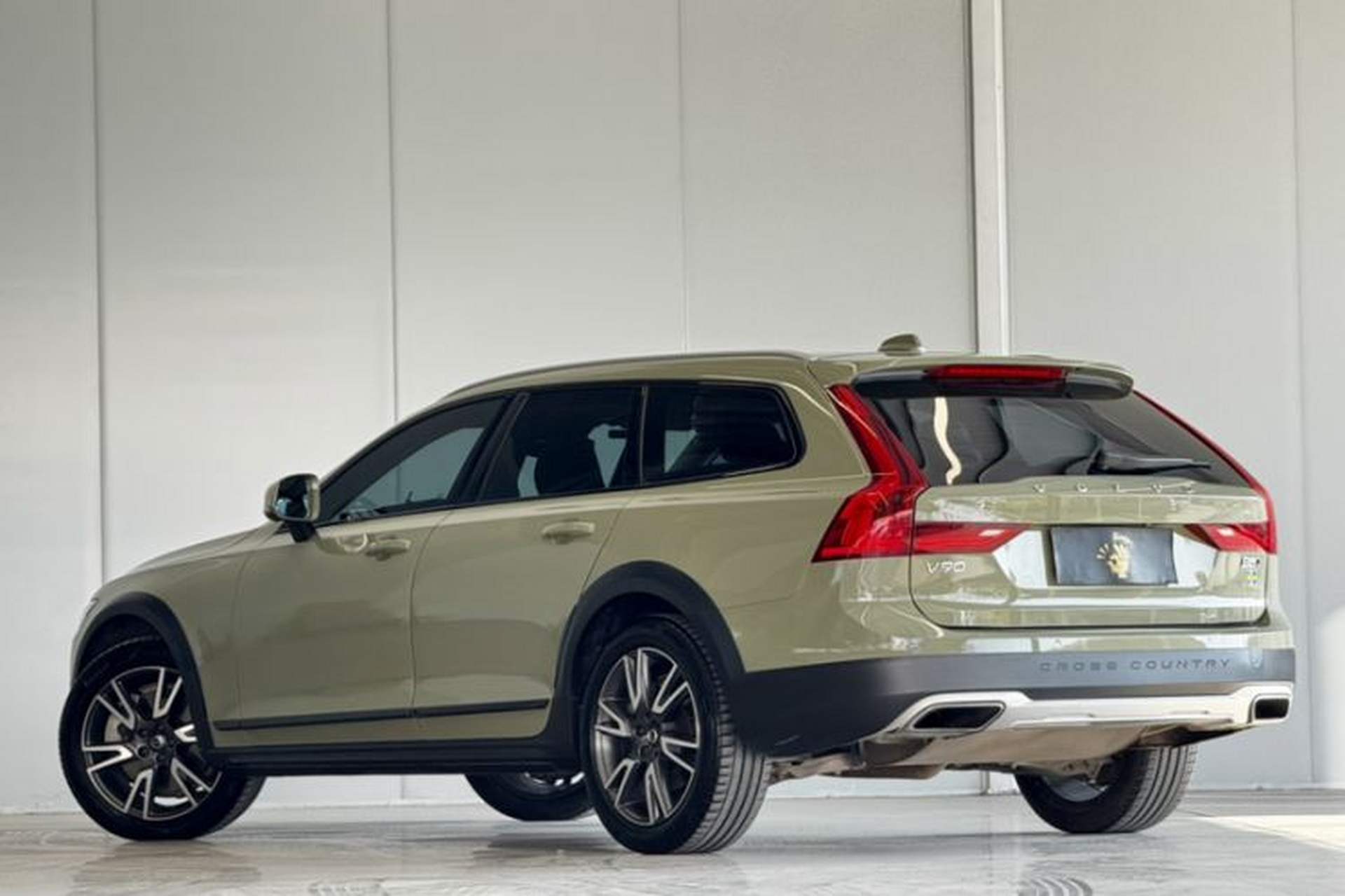 Used Volvo V90 2017 Cross Country T5 AWD Prestige Edition Exterior 1