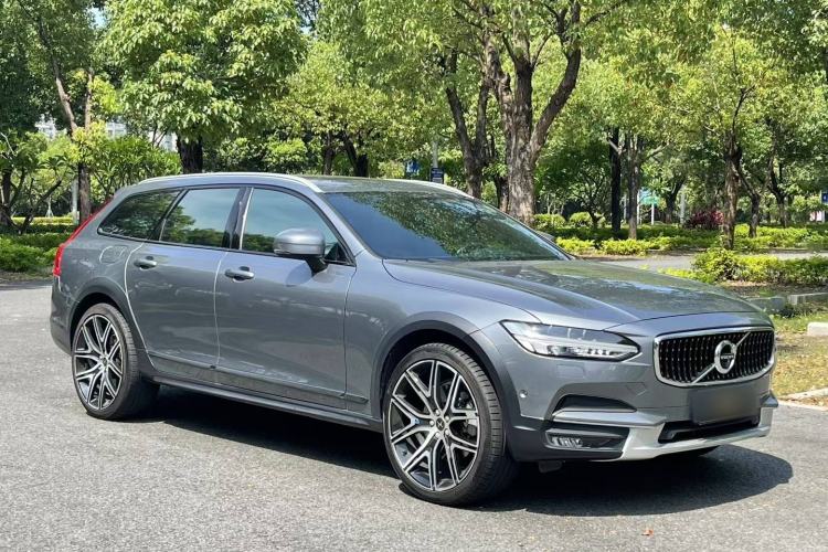 Used Volvo V90 2017 Cross Country T5 AWD Prestige Edition Exterior 2