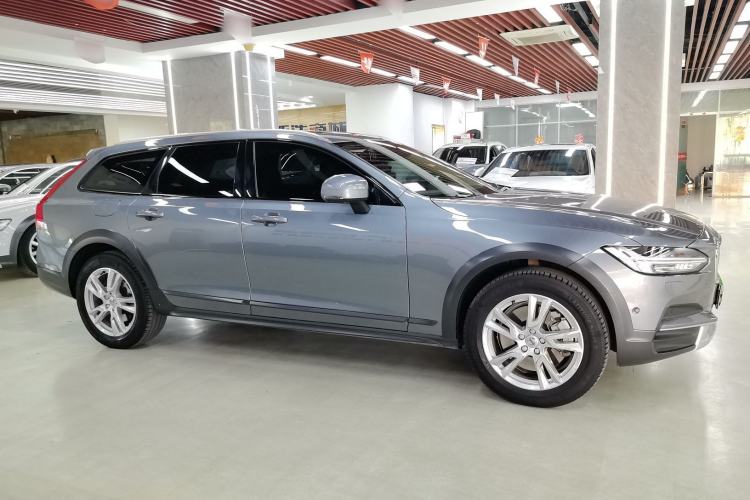 Used Volvo V90 2017 Cross Country T5 AWD Smart Range Edition Exterior 2