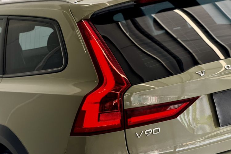 Used Volvo V90 2017 Cross Country T5 AWD Prestige Edition Exterior 2