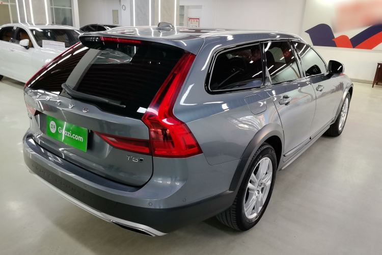 Used Volvo V90 2017 Cross Country T5 AWD Smart Range Edition Exterior 3