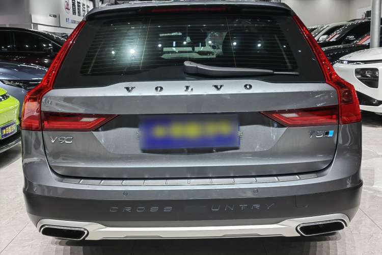 Used Volvo V90 2017 Cross Country T5 AWD Prestige Edition Exterior 3