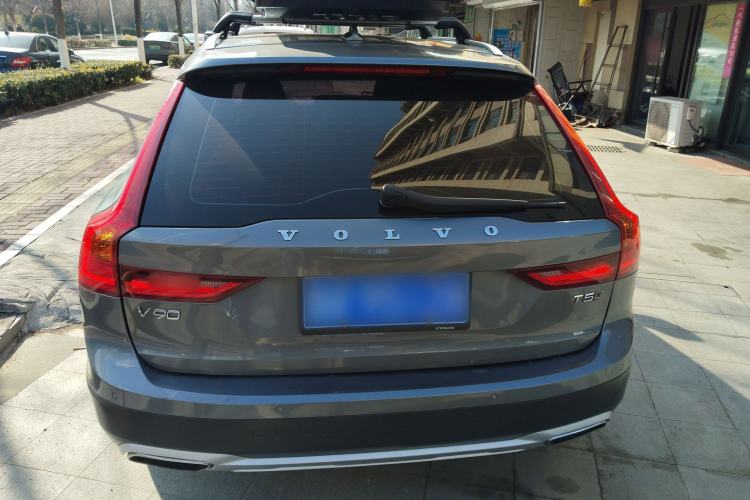 Used Volvo V90 2017 Cross Country T5 AWD Smart Range Edition Exterior 4