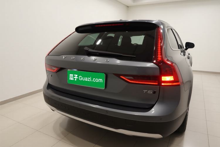 Used Volvo V90 2017 Cross Country T5 AWD Smart Range Edition Exterior 4