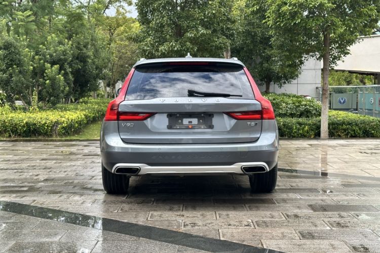 Used Volvo V90 2017 Cross Country T5 AWD Smart Range Edition Exterior 4