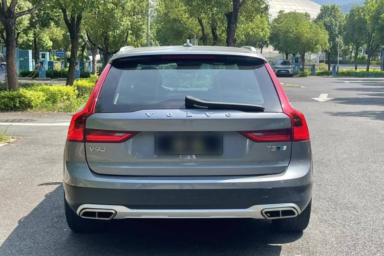 Used Volvo V90 2017 Cross Country T5 AWD Prestige Edition Exterior 5