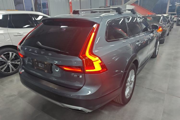 Used Volvo V90 2017 Cross Country T5 AWD Smart Range Edition Exterior 5