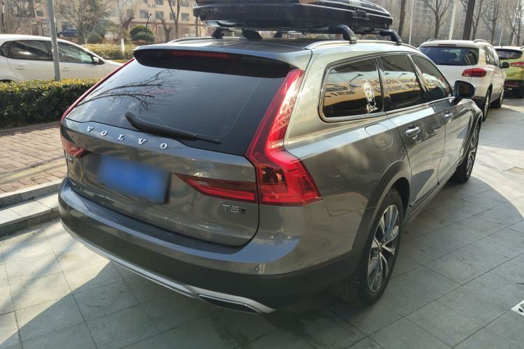 Used Volvo V90 2017 Cross Country T5 AWD Smart Range Edition Exterior 5