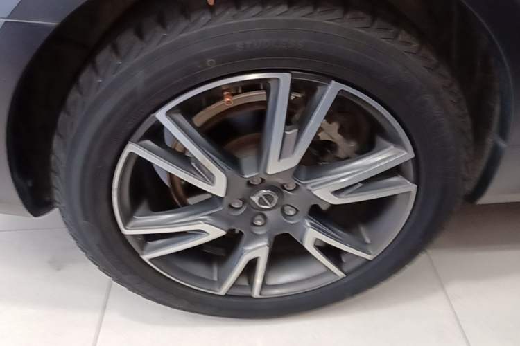 Used Volvo V90 2017 Cross Country T5 AWD Prestige Edition Exterior 5