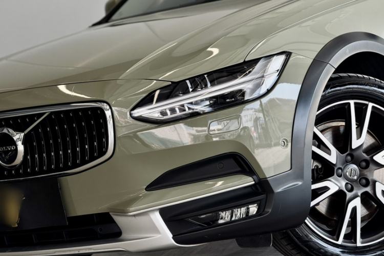 Used Volvo V90 2017 Cross Country T5 AWD Prestige Edition Exterior 5